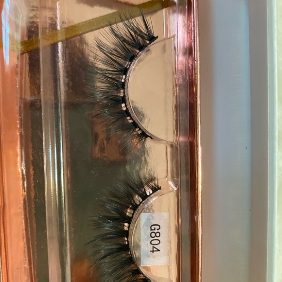 Lashes - Picture 9 of 16